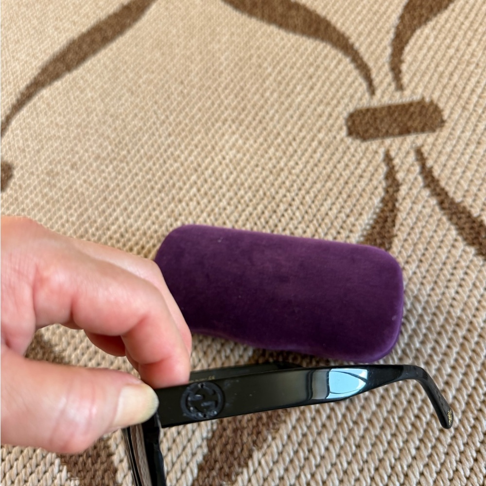 Gucci Black  Sunglasses with Bee Detail - Picture 8 of 15